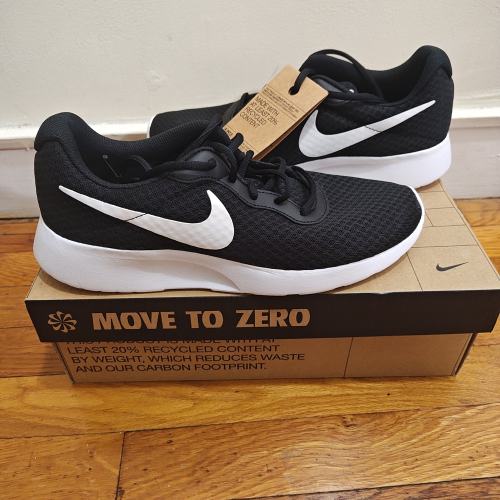 Nike Tanjun Black And White Recycled Material Sneakers Size 8 Running Shoes Sz